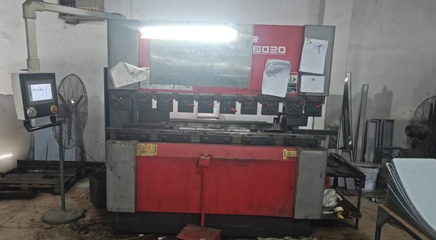 CNC Metal Bending machine